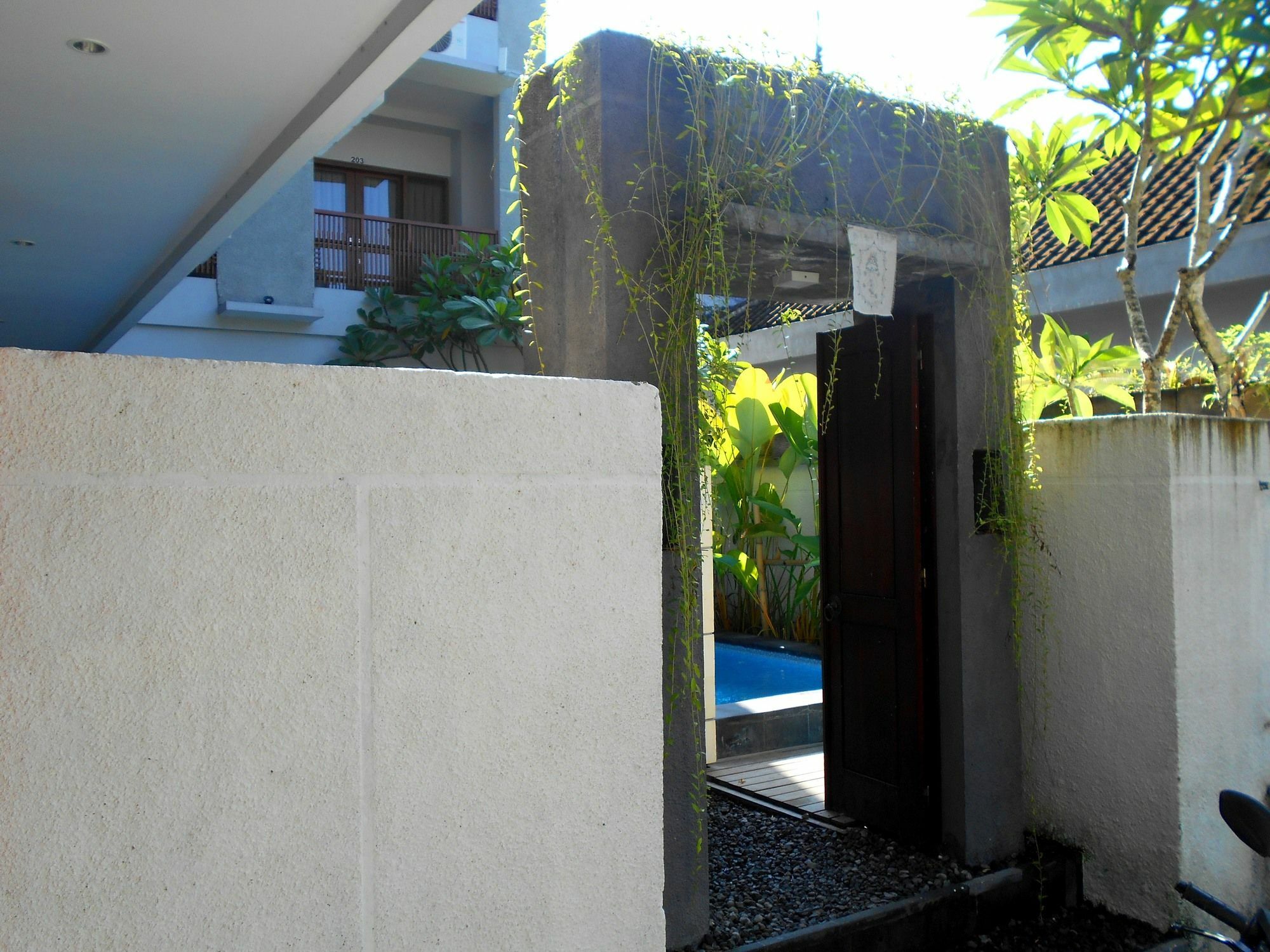 Reddoorz At Kerobokan Seminyak 2 Buitenkant foto