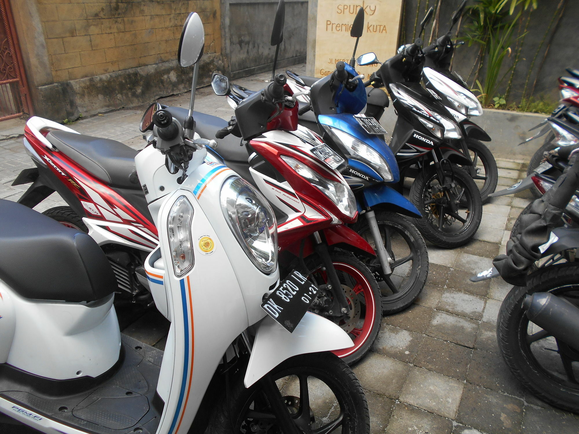 Reddoorz At Kerobokan Seminyak 2 Buitenkant foto
